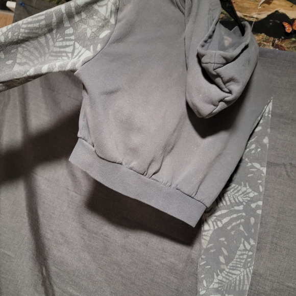 Gray Patterned Crop Hoodie - Picture 5 of 8